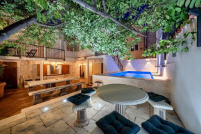 Heritage Residence in Center with pool, Vodice